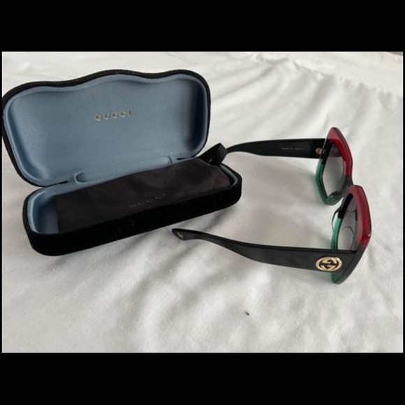 Gucci, Red and Green Sunglasses - Picture 4 of 4